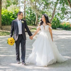 *PRICE DROP*Wedding Dress, obv worn once, Professionally Cleaned. I Paid $4300